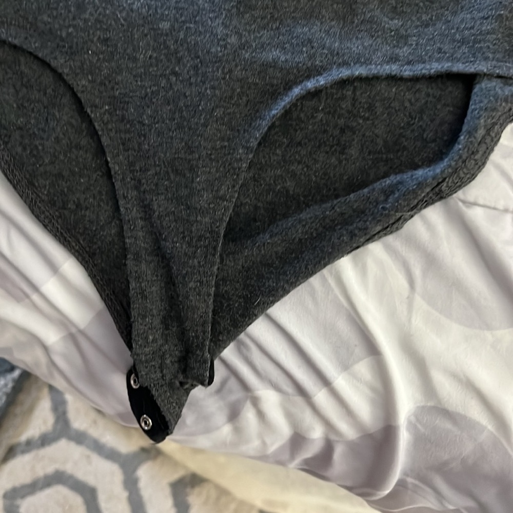 Tops - Picture 3 of 4